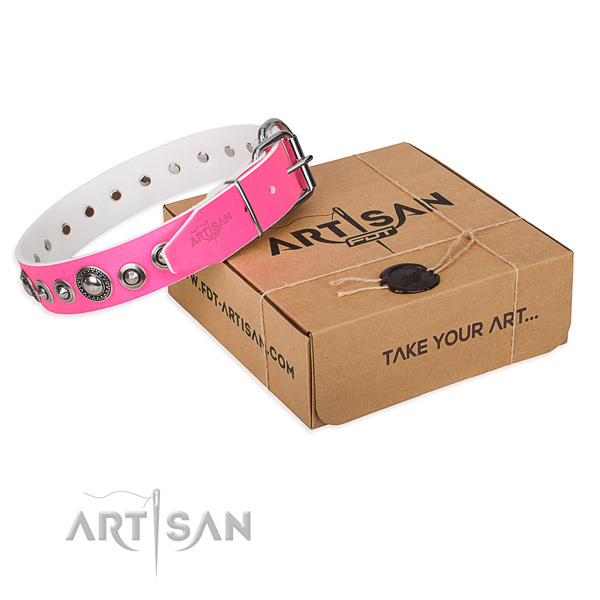 Leather dog collar made of soft material with rust-proof traditional buckle